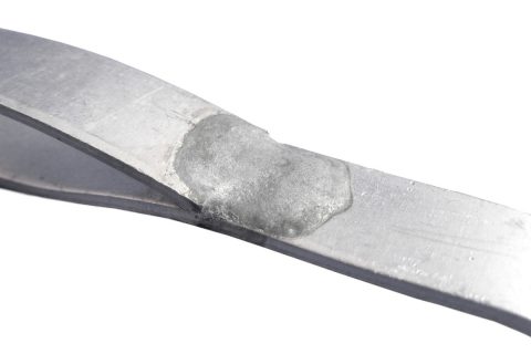 Blachy z miękkiego aluminium zlutowane stopem AlumWeld LQ (zbliżenie).